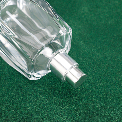 স্বচ্ছ 50ml পারফিউম খালি বোতল স্কোয়ার কাট রম্বিক 15 বেয়নেট কসমেটিক ফাইন স্প্রে গ্লাস বোতল