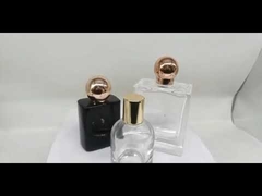 ক্যাপ দেখাচ্ছে