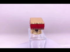 ক্যাপ দেখাচ্ছে