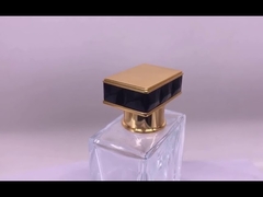 ক্যাপ দেখাচ্ছে